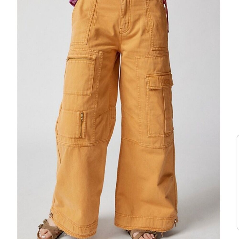 Urban Outfitters BDG Extreme Wide Leg Utility/Cargo Jeans Size 25